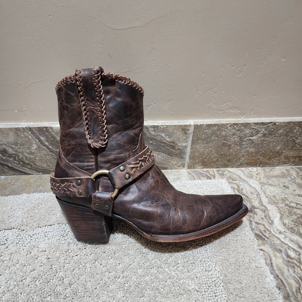 Cleo+Wolf Women's Willow Fashion Booties Snip Toe
